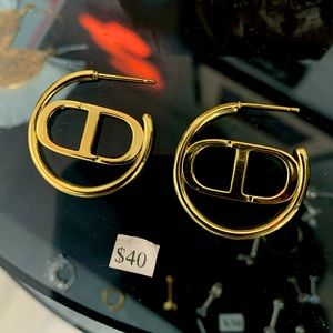 Gold tone hoop earrings